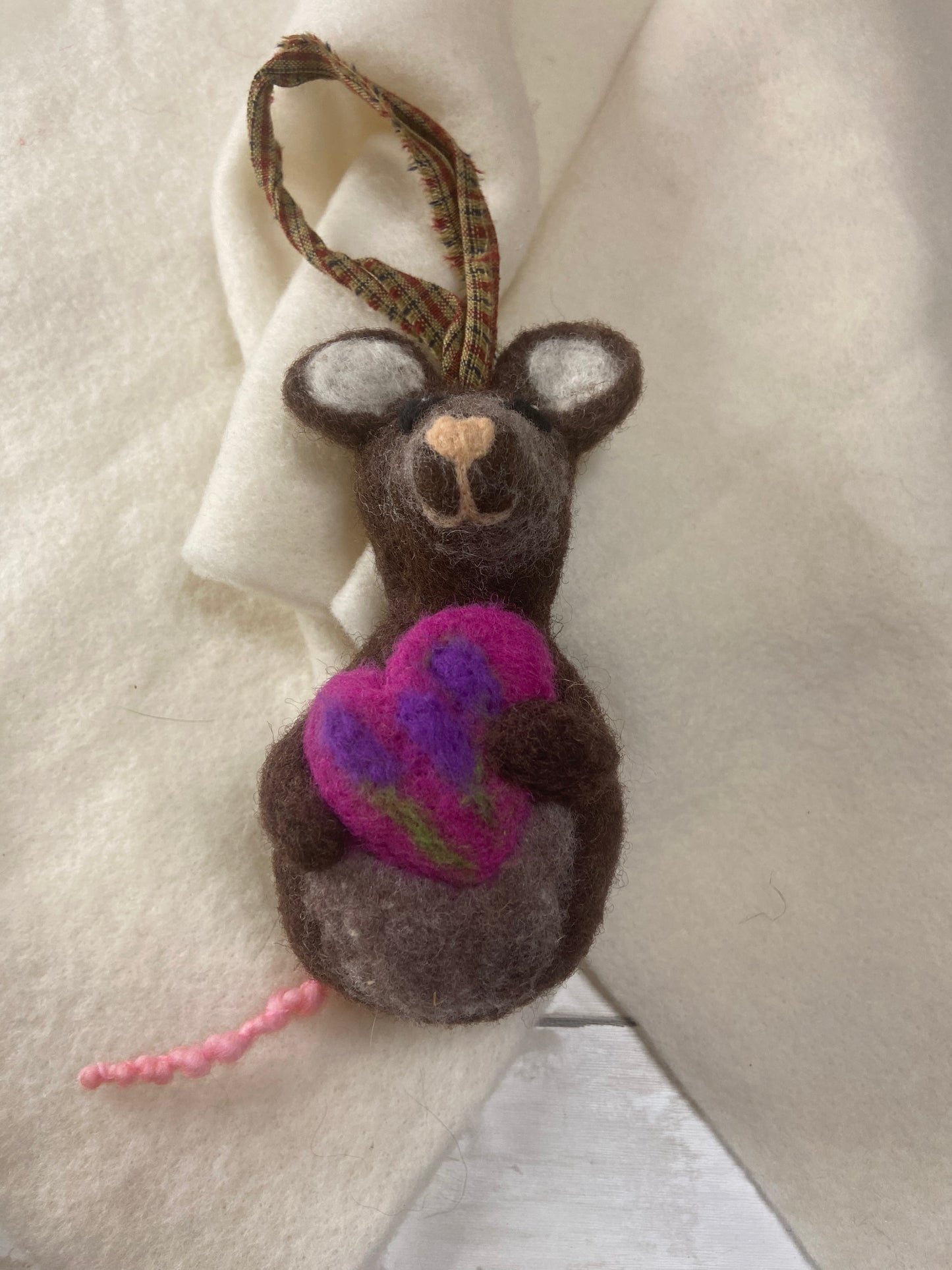 Bauble Mouse Holding Lavender Heart