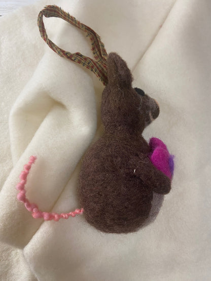 Bauble Mouse Holding Lavender Heart