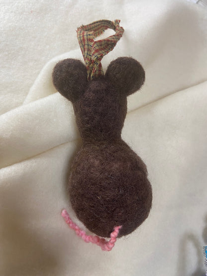 Bauble Mouse Holding Lavender Heart